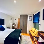 Cambridge House Hotel